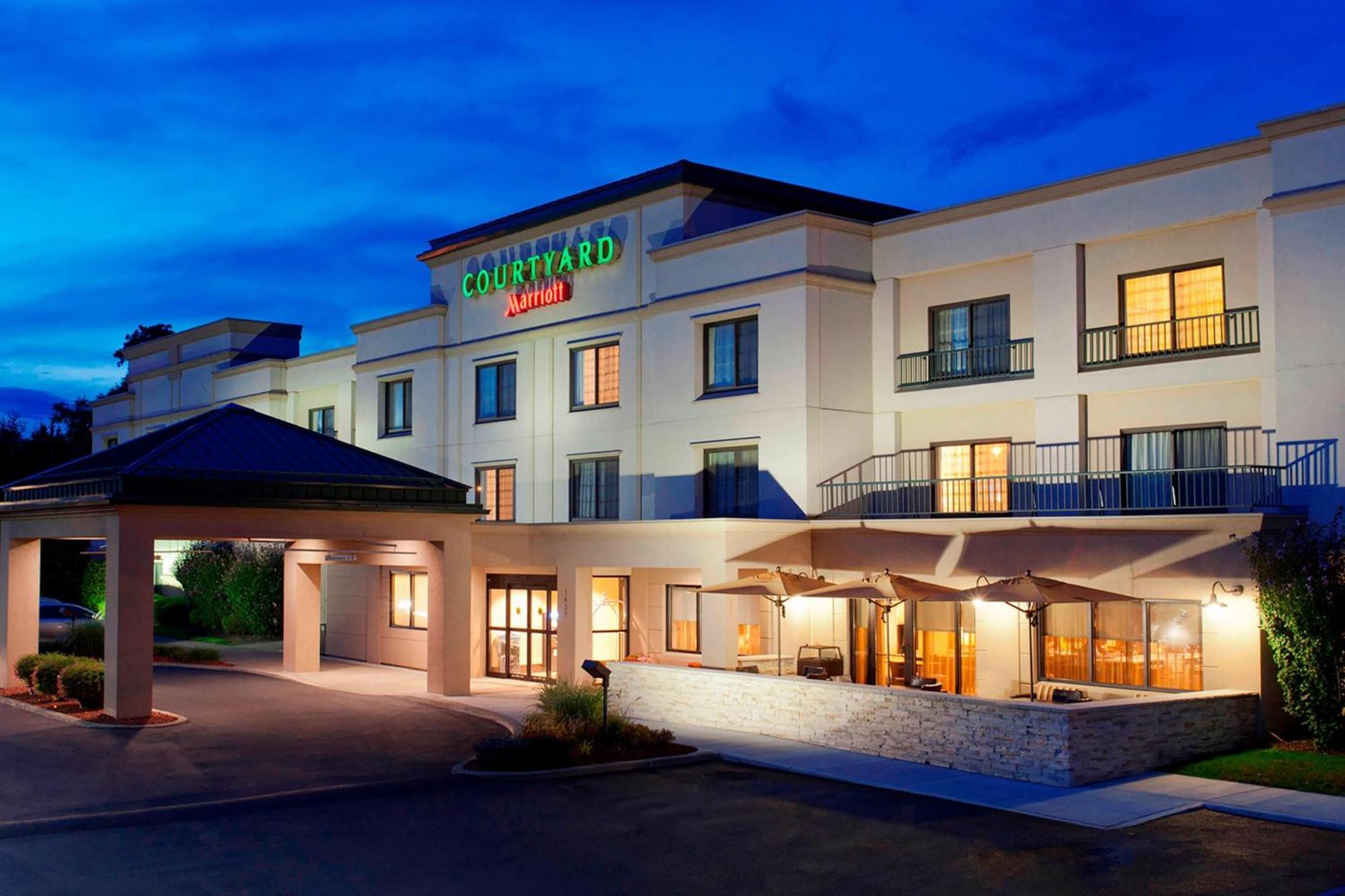 Courtyard Newburgh Stewart Airport Hotel Exterior foto